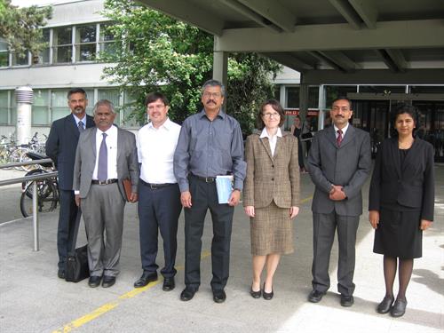 Von links nach rechts: Prof. Dr. Vinod, Prof. Dr. Nandagopal, Prof. Dr. Jahr, Prof. Dr. Gopalakrishnan, Dr. Katz, Prof. Dr. Neelakrishnan, Prof. Dr. Srividya. Foto: HSD
